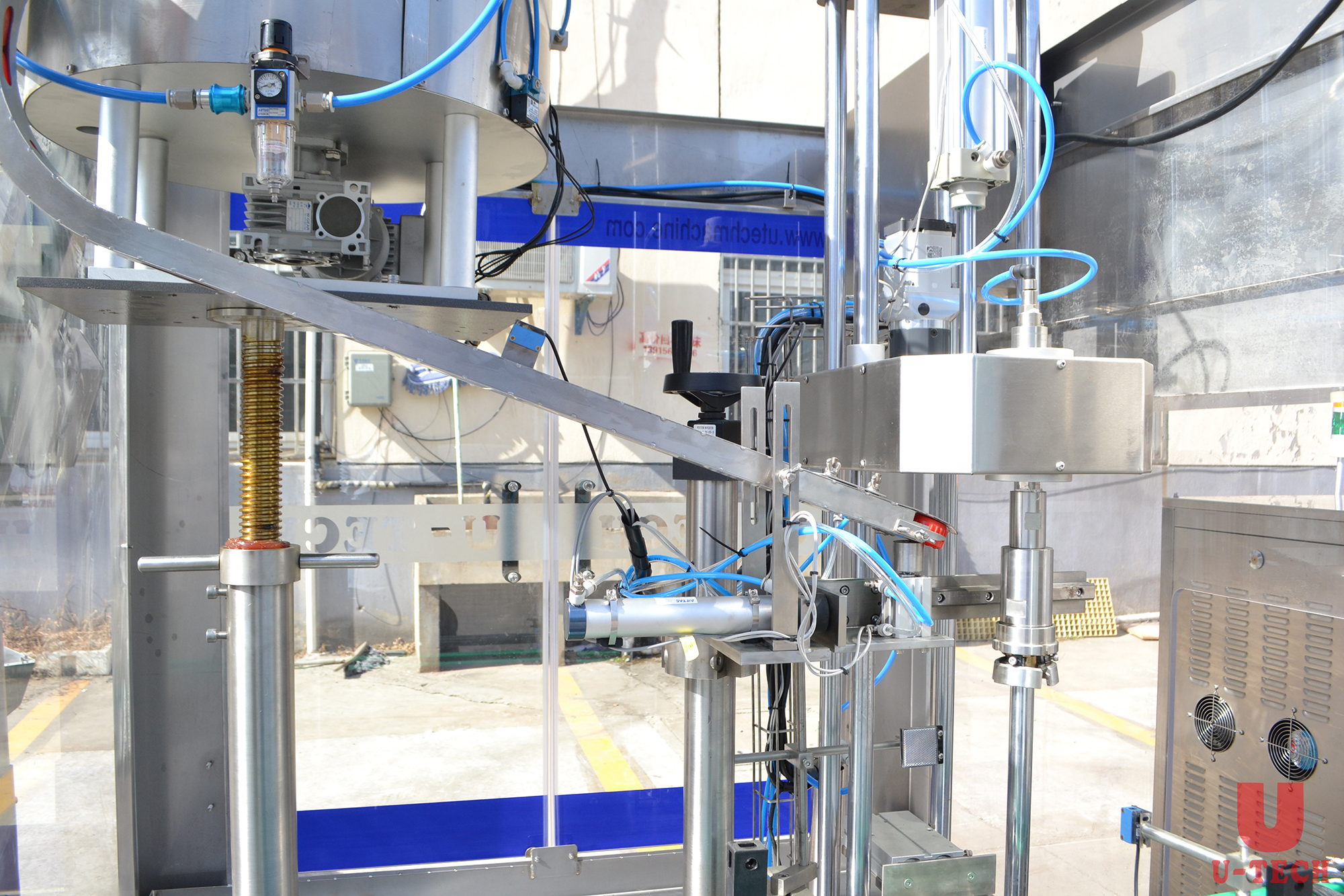 Automate Detergent Soap Filling Capping And Labeling Machine 
