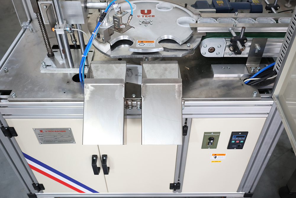 Automatic Daily Use Product Aluminum Foil Gasket Plastic Cap Inserting Machine