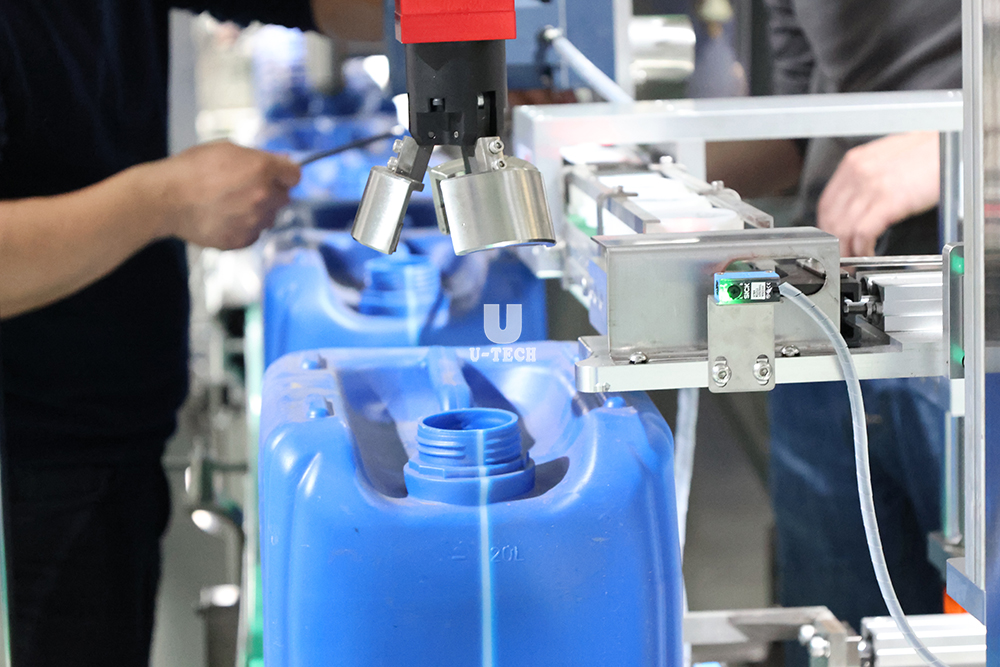 Automatic Servo Piston Lubricating Motor Engine Lube Oil 20L Drum Filling Machine