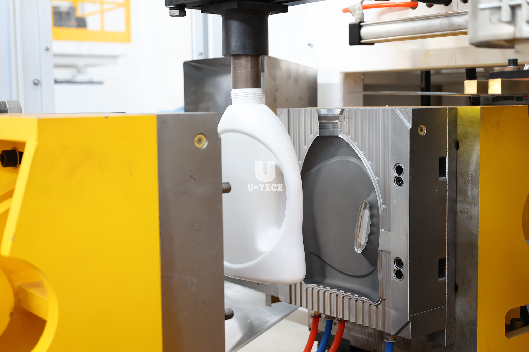 Automatic 1L 2L 3L 5L Extrusion Blow Molding Moulding Machine Lube Motor Engine Oil Jerrycan Making Machine