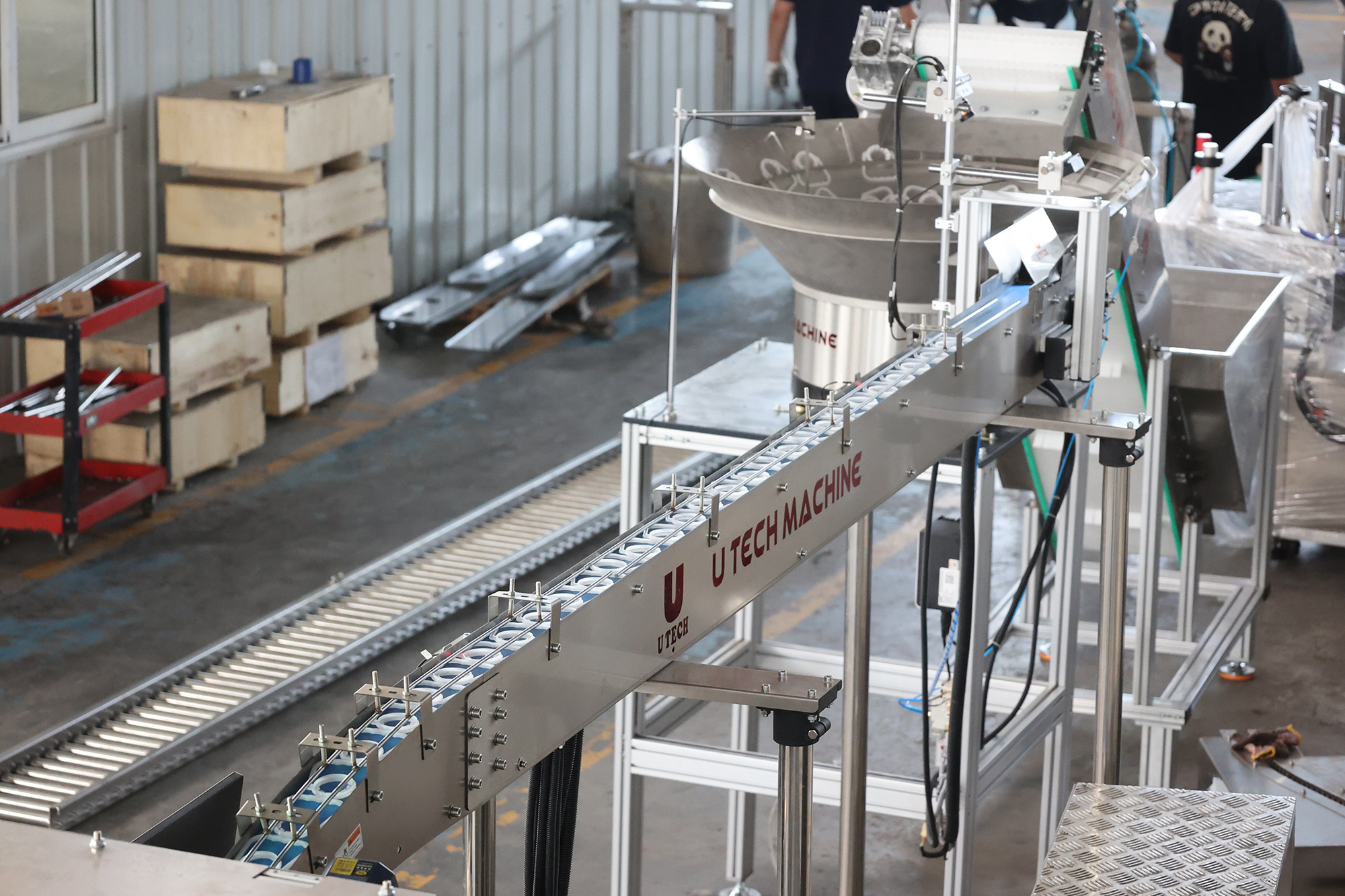 Automatic High Speed 5L PET Bottle Spring Drinking Water Edible Oil Handle Inserting Machine