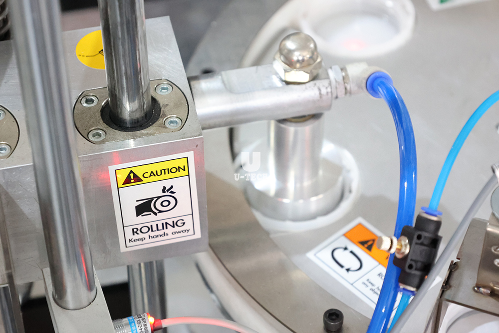 Automatic Daily Use Product Aluminum Foil Gasket Plastic Cap Inserting Machine