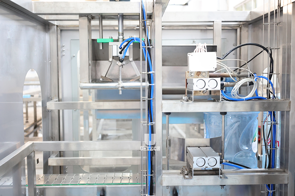 Turnkey Project Automatic Drinking Mineral Water 19L 20L 3 Gallon 5 Gallon Bottling Machine Equipment