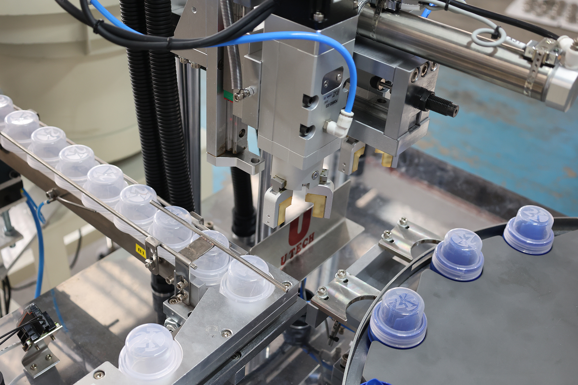 Automatic High Speed Scouring Abluent Agent Laundry Detergent Cap Assembly Machine