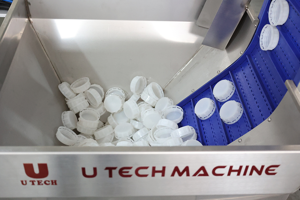 Automatic Daily Use Product Aluminum Foil Gasket Plastic Cap Inserting Machine