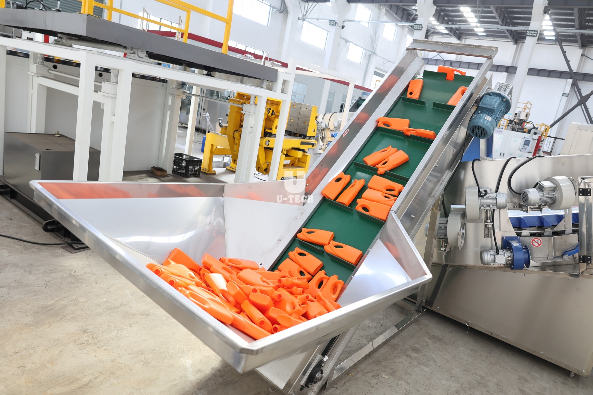 U TECH China Water And Juice Beverage Bottle Sorting Machines Equipment for Effective Feeding Arranging And Unscrambling