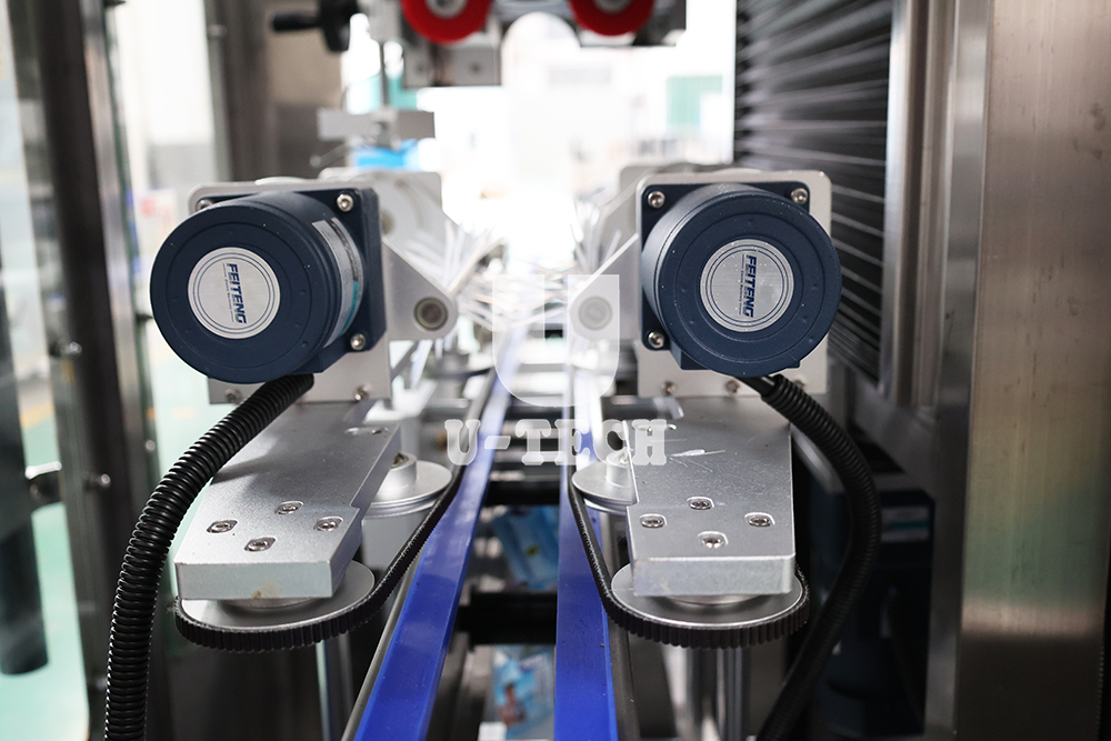 Automatic heating PET glass bottle with steam tunnel sleeve shrink labeling machine