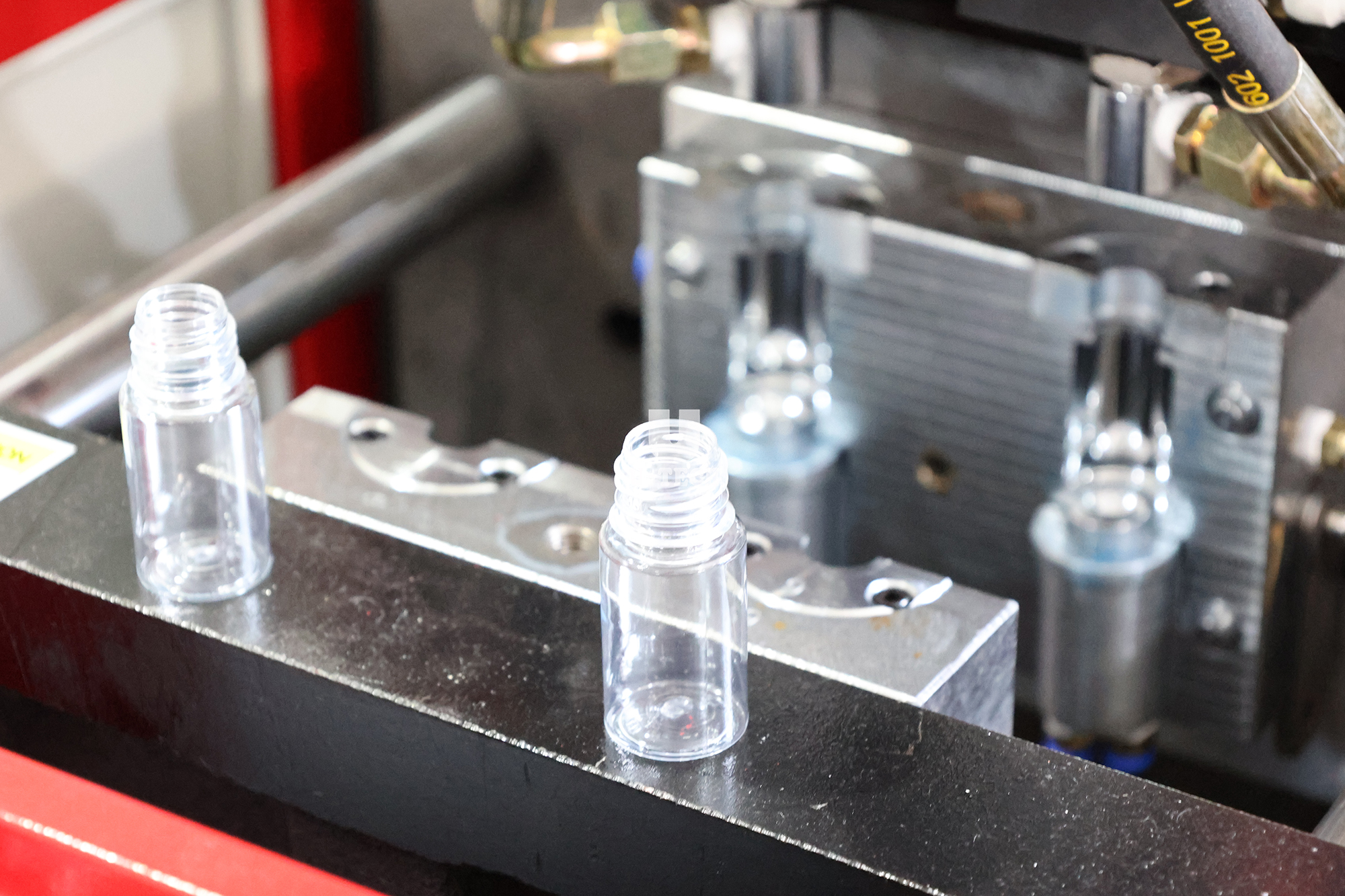 High Quality Factory Price Drinking Pure Water Semi Automatic Pet Plastic Bottle Blow Moulding Machine