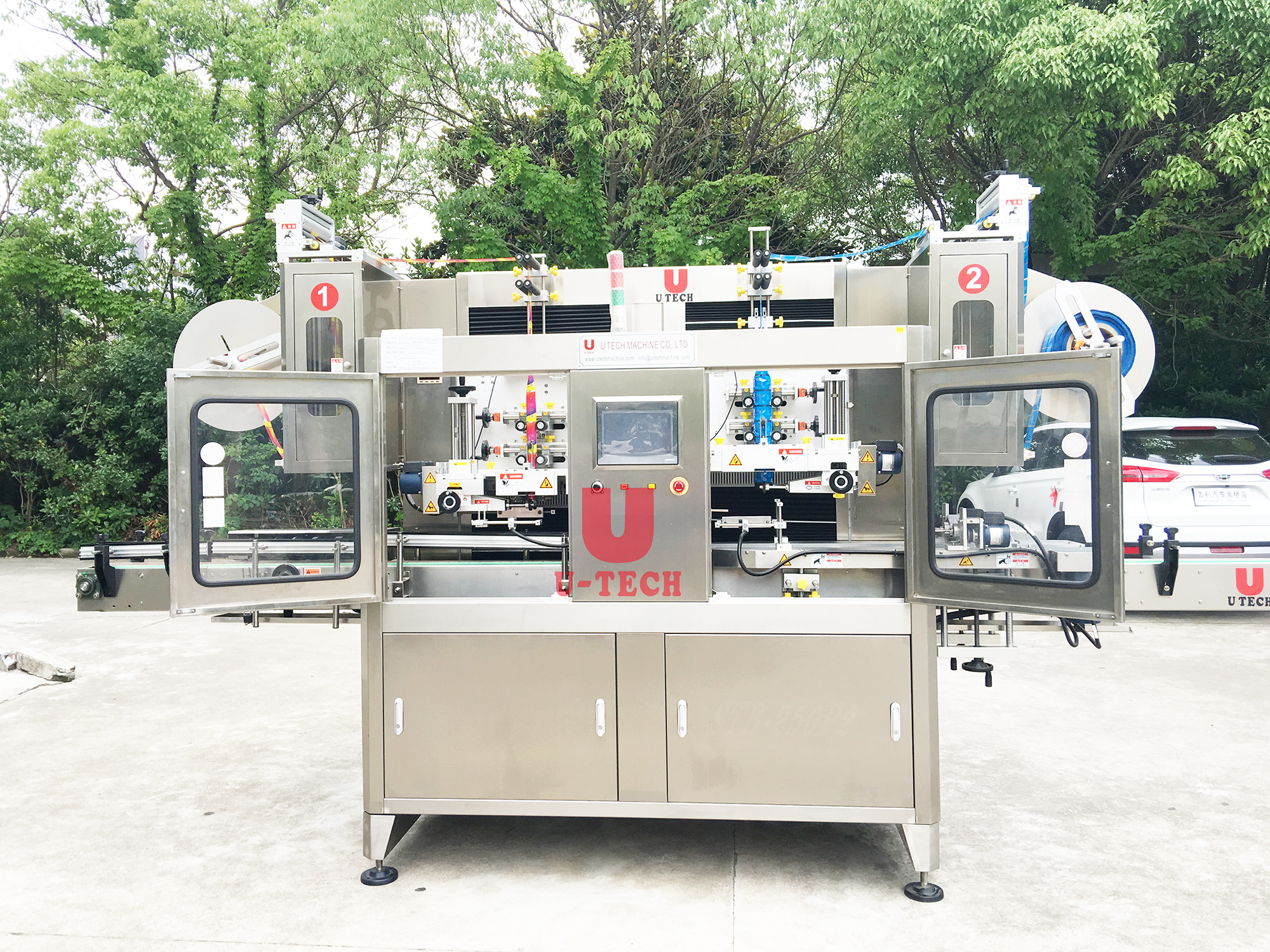 Double sides sleeve labeling machine