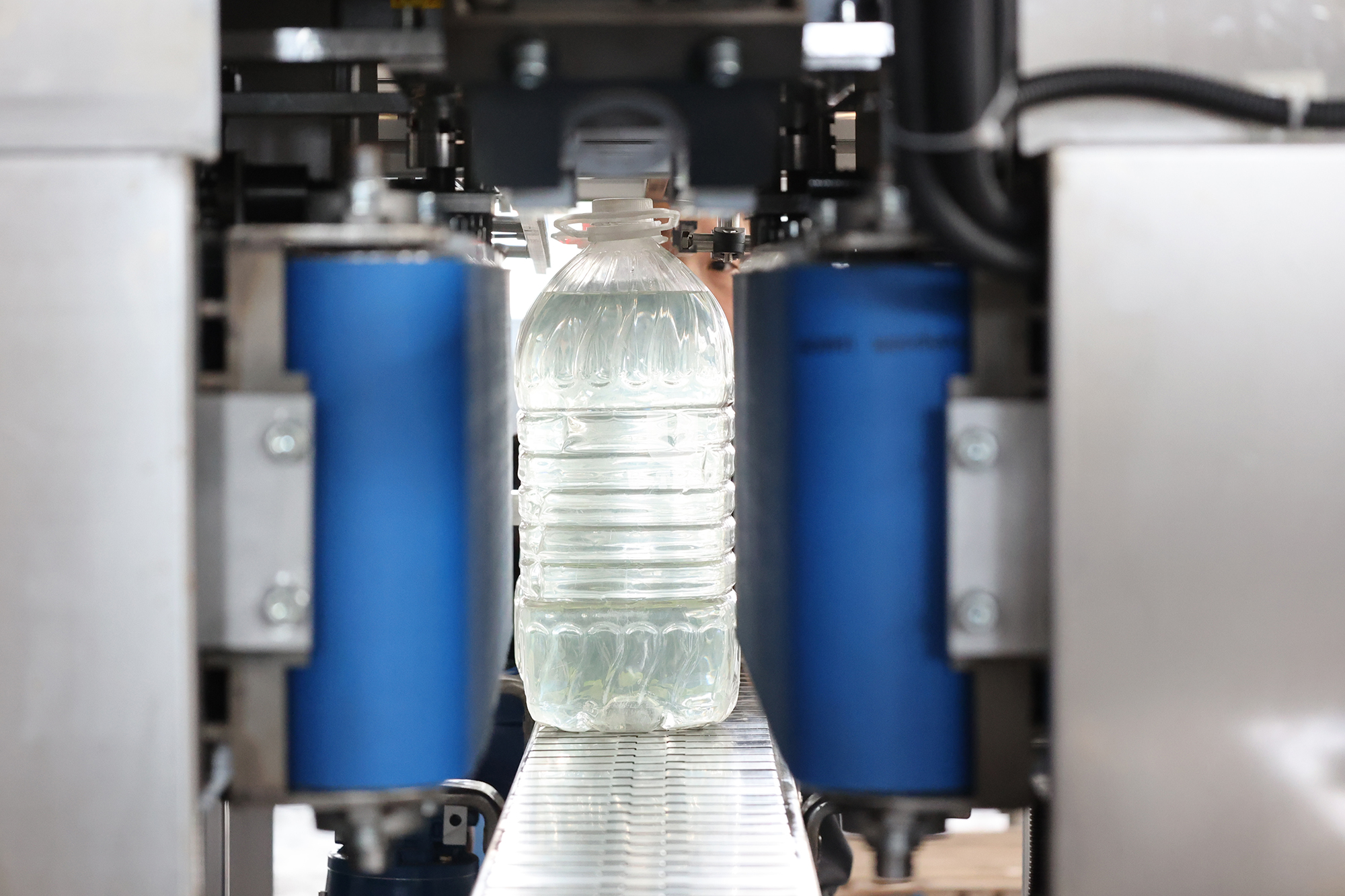 Automatic 5L 10L Pet Bottle Edible Cooking Oil Mineral Water Csd Beverage Hanging Ring Handle Applicator