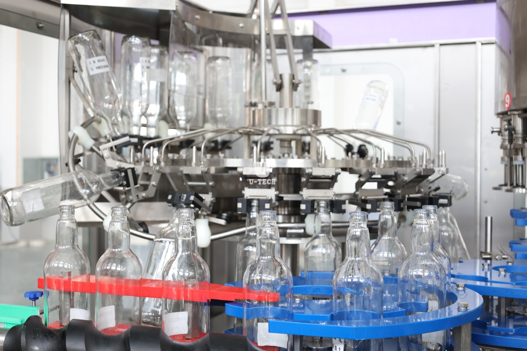 Automatic 4 in 1 Glass Bottle Red Wine Vodka Liquor Filling Machine Equipment Production Line