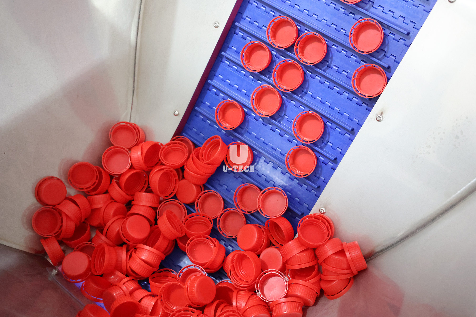 High Speed Automatic Flip Lube Oil CRC Cap Foil Inserting Wadding Lining Machine Equipment