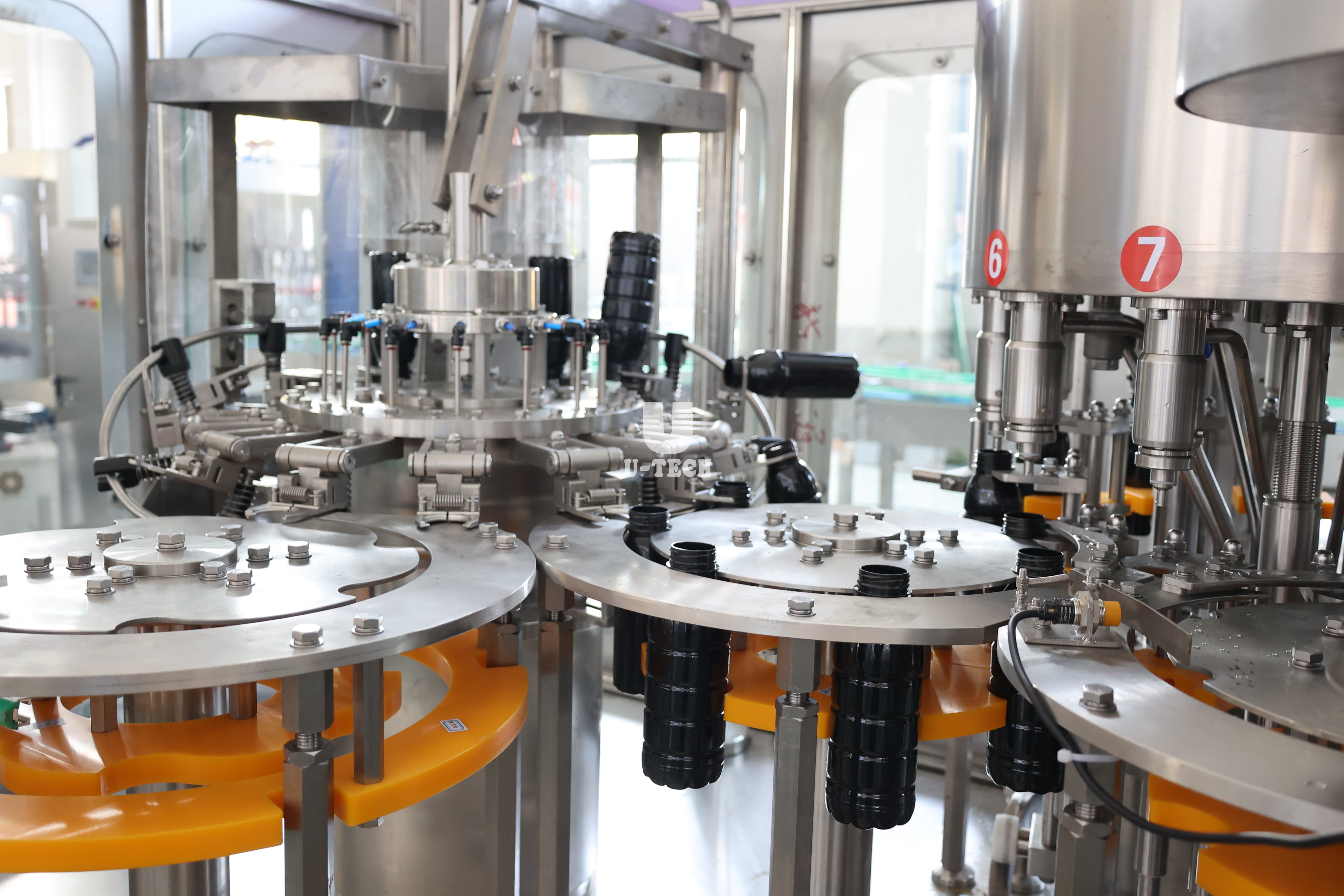 Automatic 3 in 1 High Speed PLC Control System Beverage Orange Apple Juice Filling Bottling Machine Line