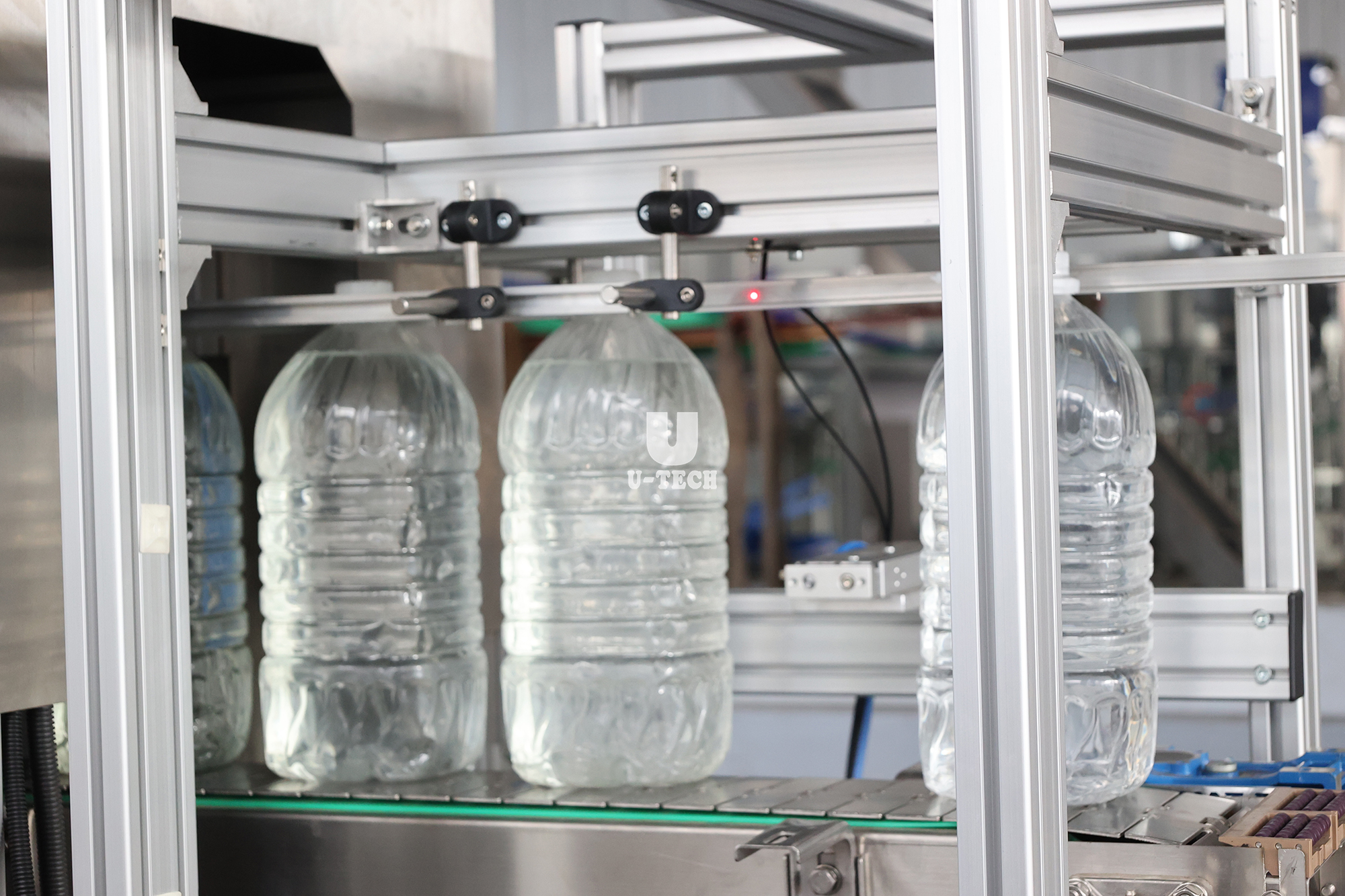 Automatic 5L 10L Pet Bottle Edible Cooking Oil Mineral Water Csd Beverage Hanging Ring Handle Applicator