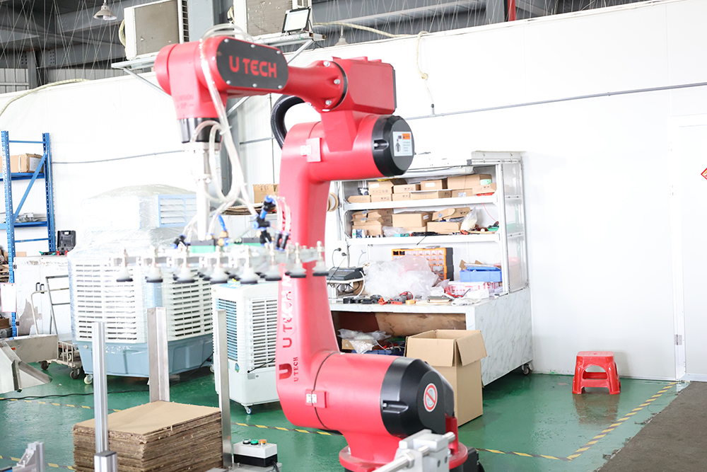 Full automatic high speed servo channel divider robot flip top cap lining wadding machine line