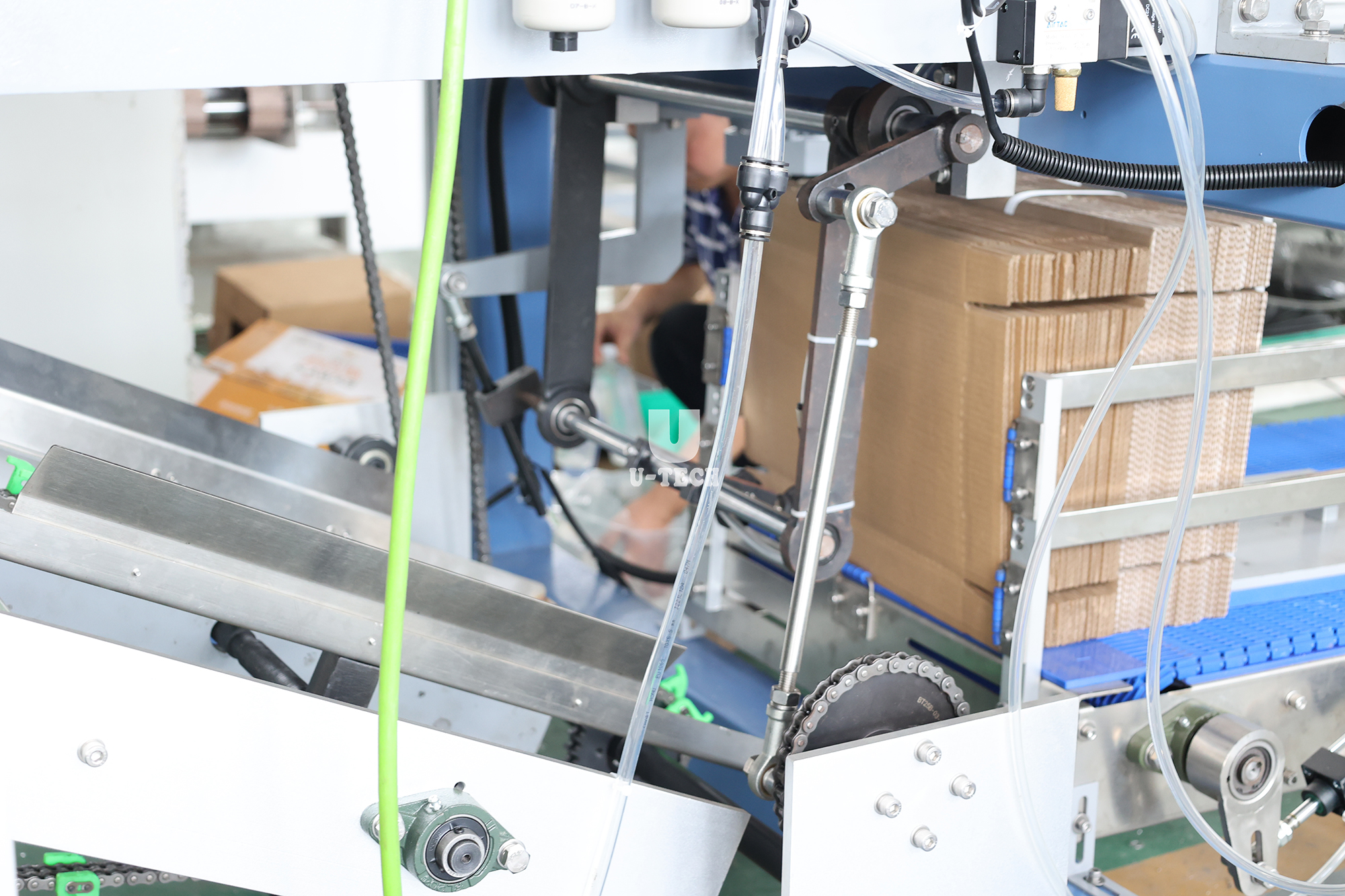High Efficiency Automatic Beverage Plastic Bottle Can Glass Bottle Half-tray Shrink Packing Machine
