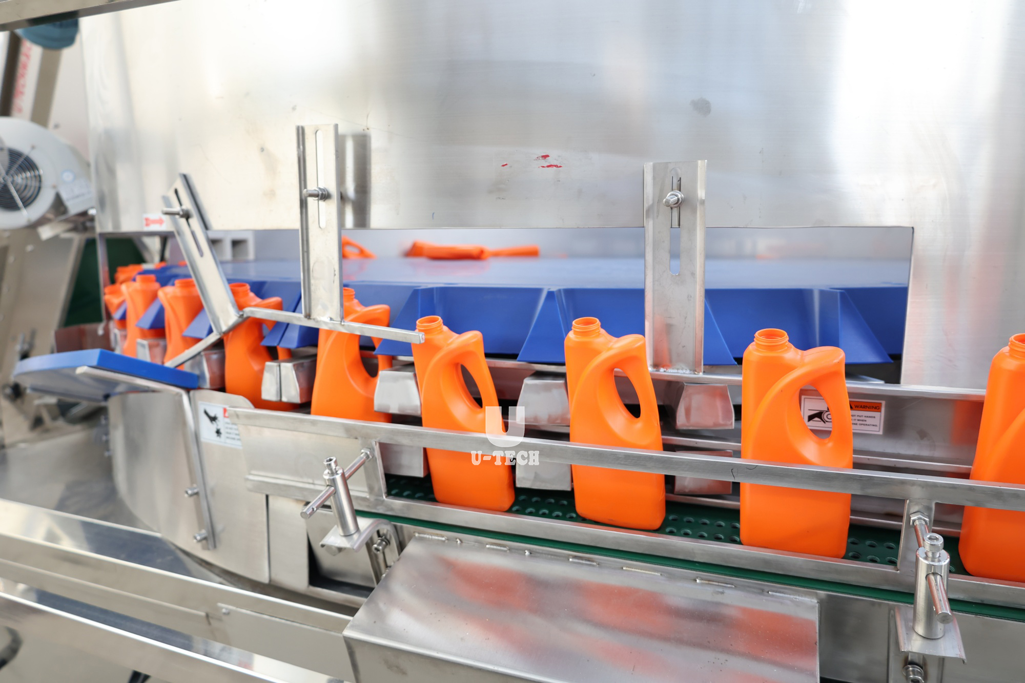 U TECH China Water And Juice Beverage Bottle Sorting Machines Equipment for Effective Feeding Arranging And Unscrambling