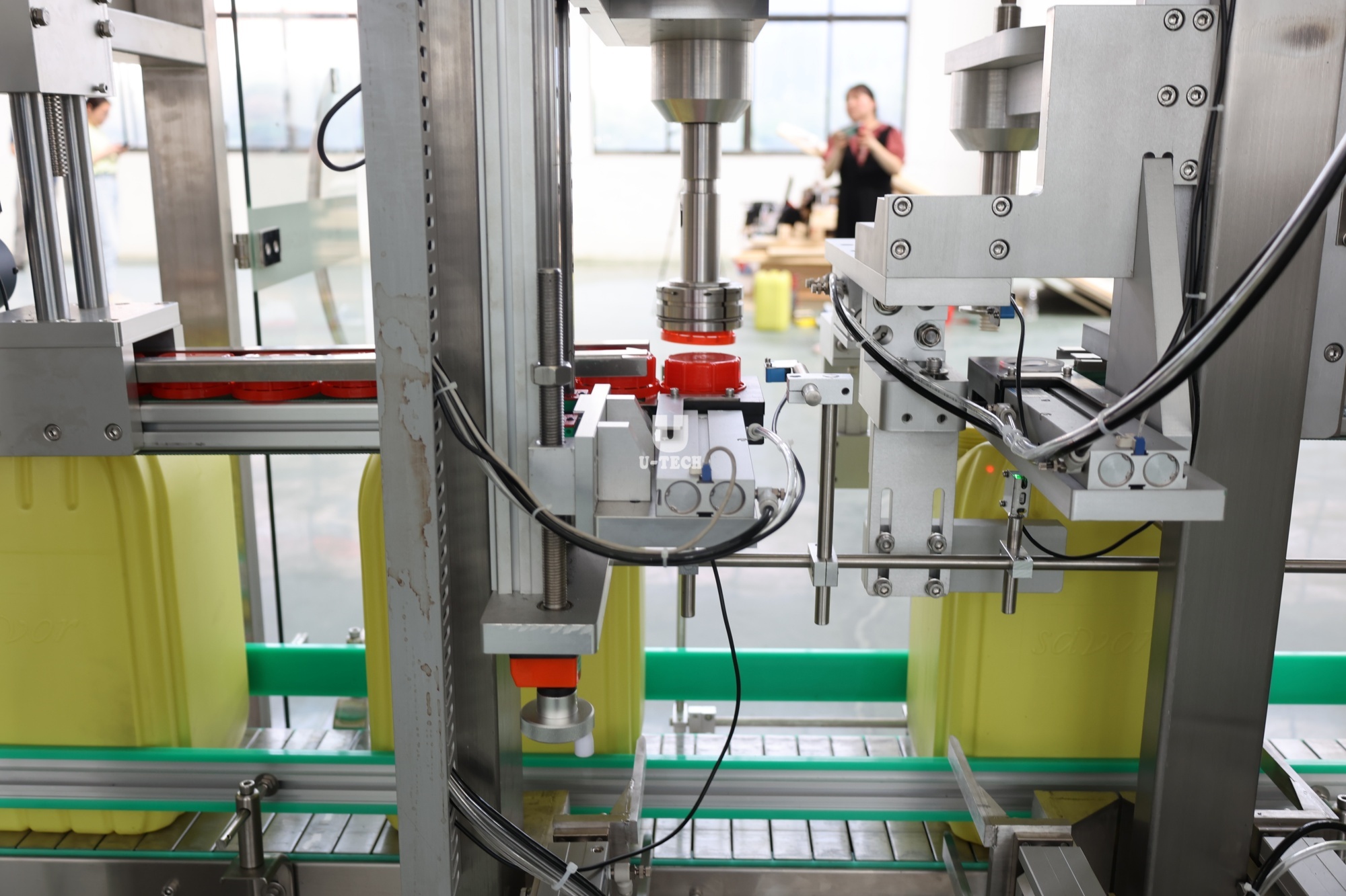 Automatic Linear Type 20L Drum Barrel Cooking Edible Food Oil Filling Capping Machine Production Line