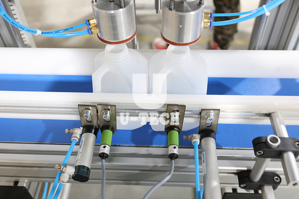 Fully Automatic 1L 5L Air Leak Testing Machine Engine Lube Oil Jerrycan Bottle Leak Tester
