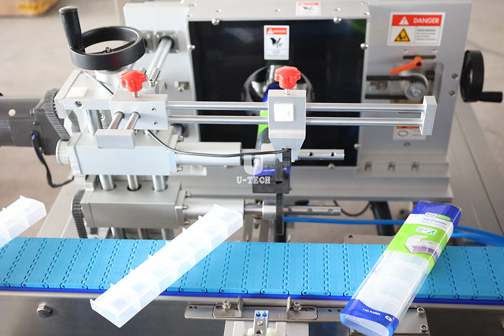 New Type Automatic Bath Fizz Bomb Salt Bottle Tube Horizontal Shrink Sleeve Labeling Machine