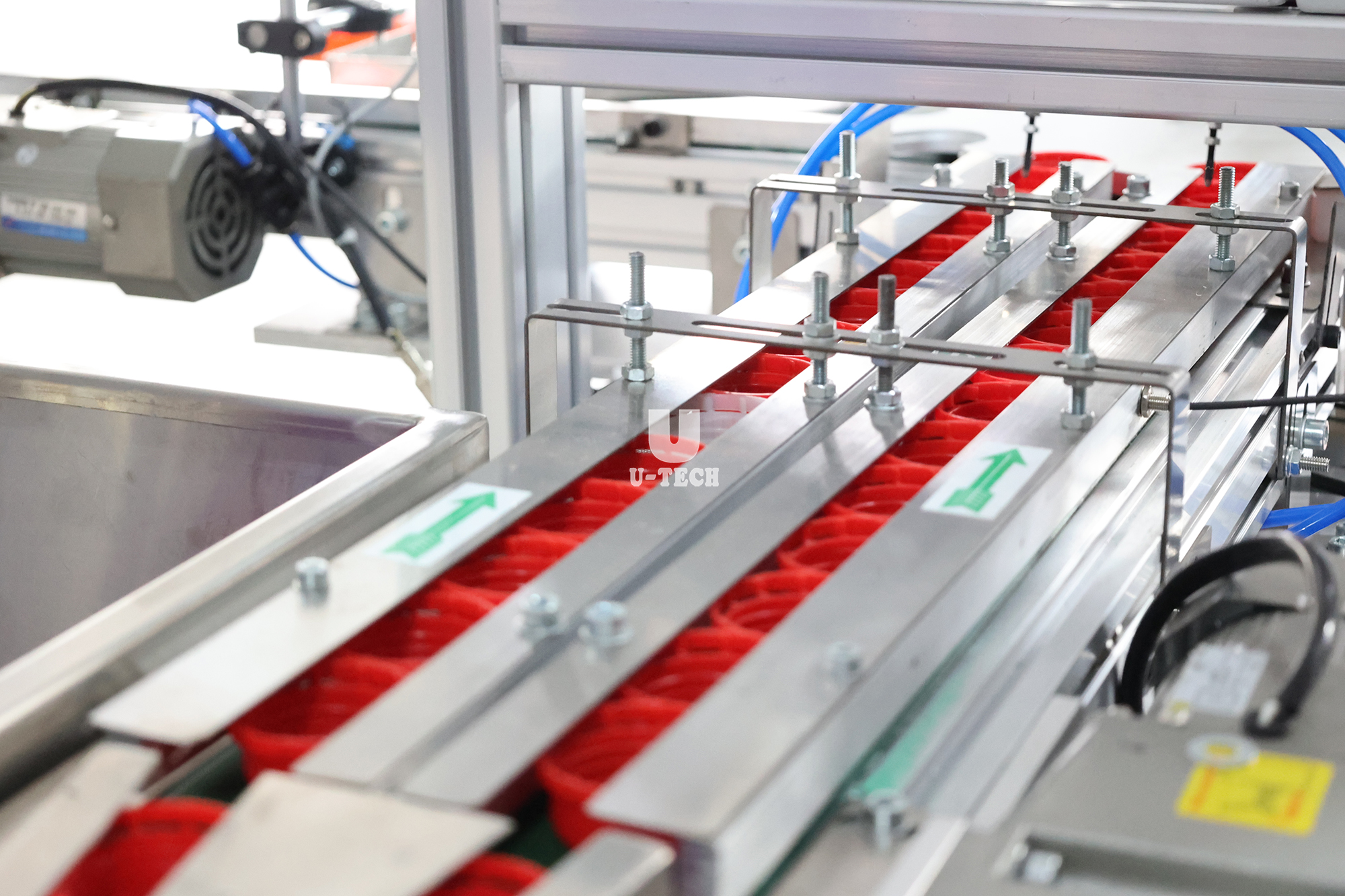 High Speed Automatic Flip Lube Oil CRC Cap Foil Inserting Wadding Lining Machine Equipment