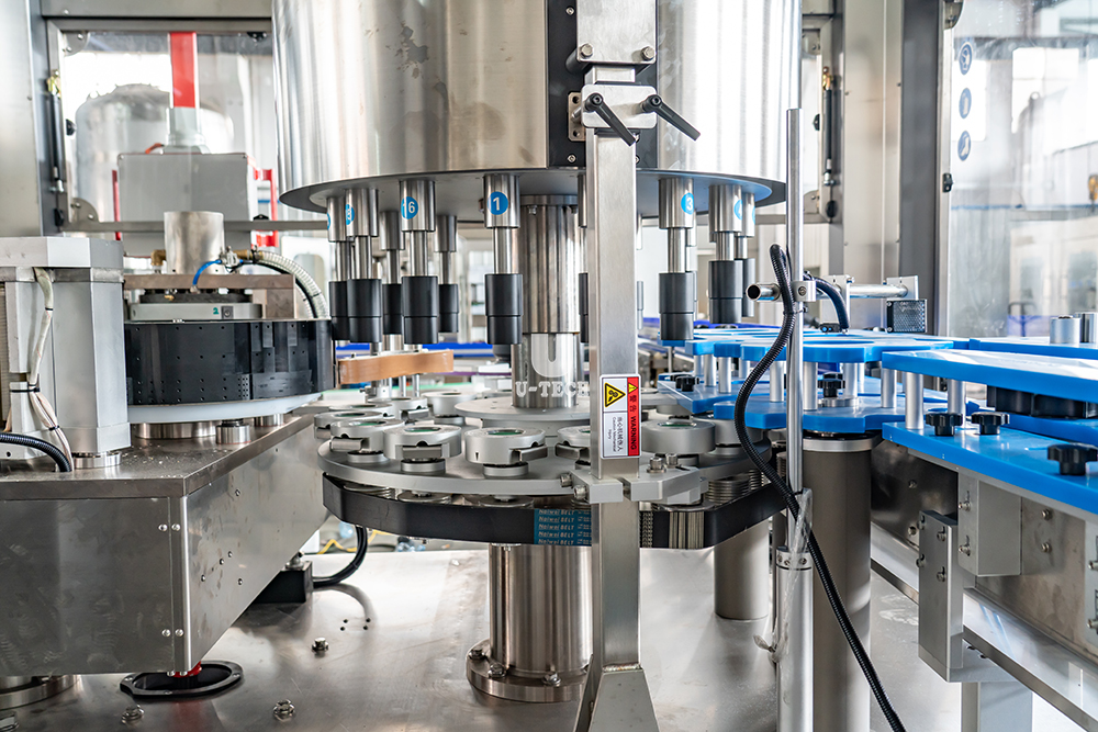 U TECH Automatic High Speed Rotary Type PET Glass Bottle BOPP OPP Hot Glue Labeling Machine