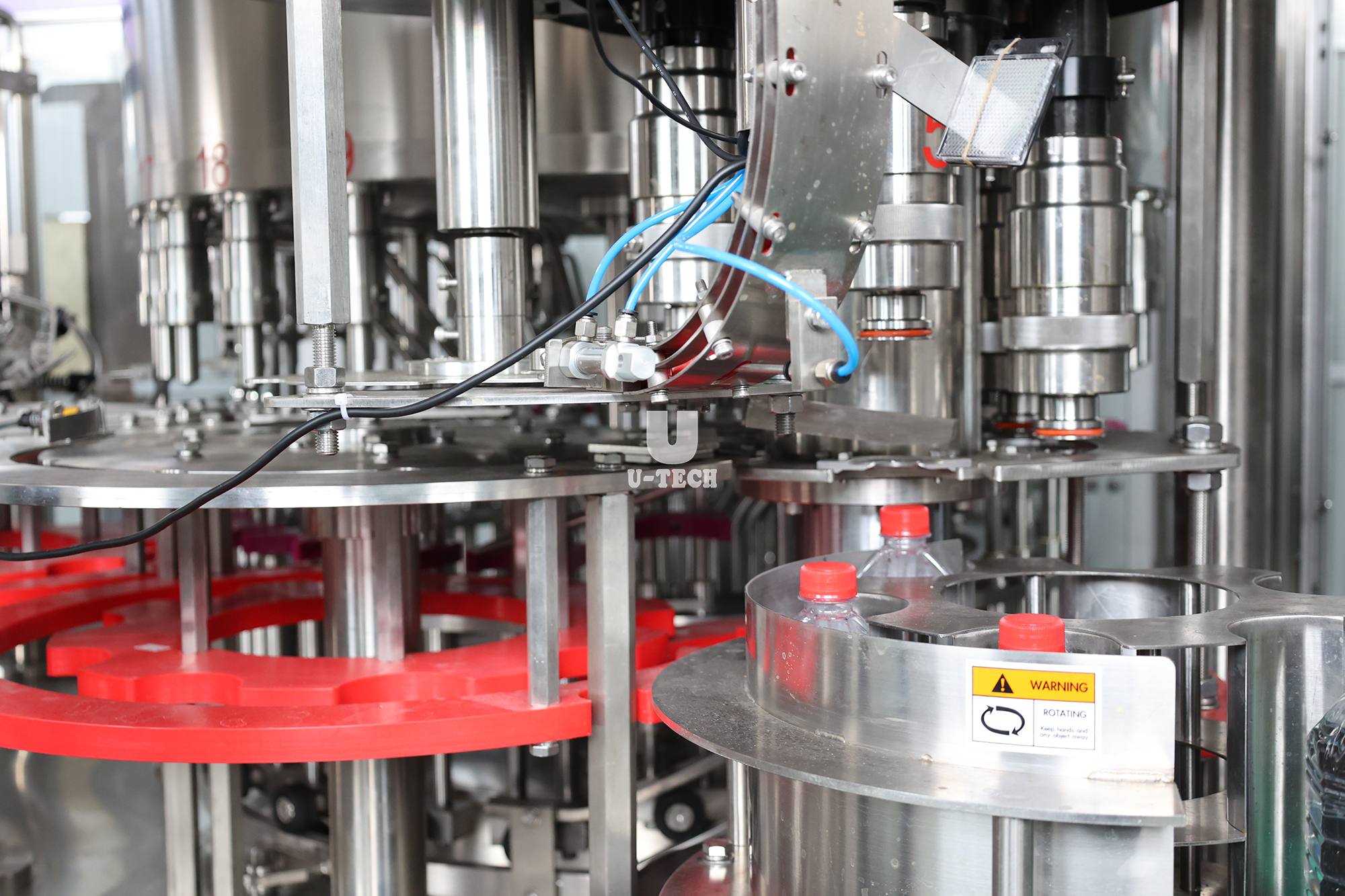 Fully Automatic High Speed 3 in 1 Small Plastic Bottle Soy Vinegar Fish Sauce Filling Capping Machine