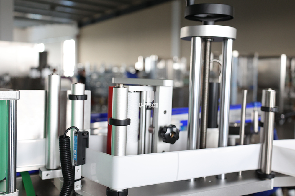 Automatic liquor sake red wine vodka round glass bottle sticker labeling machine