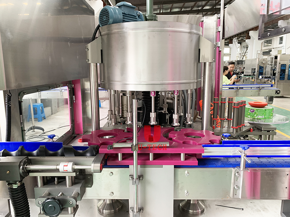 China U TECH High Speed Automatic SUS 304 Roatry 500ml 750ml Water Bottle Rolling Opp Hot Melt Labeling Machine