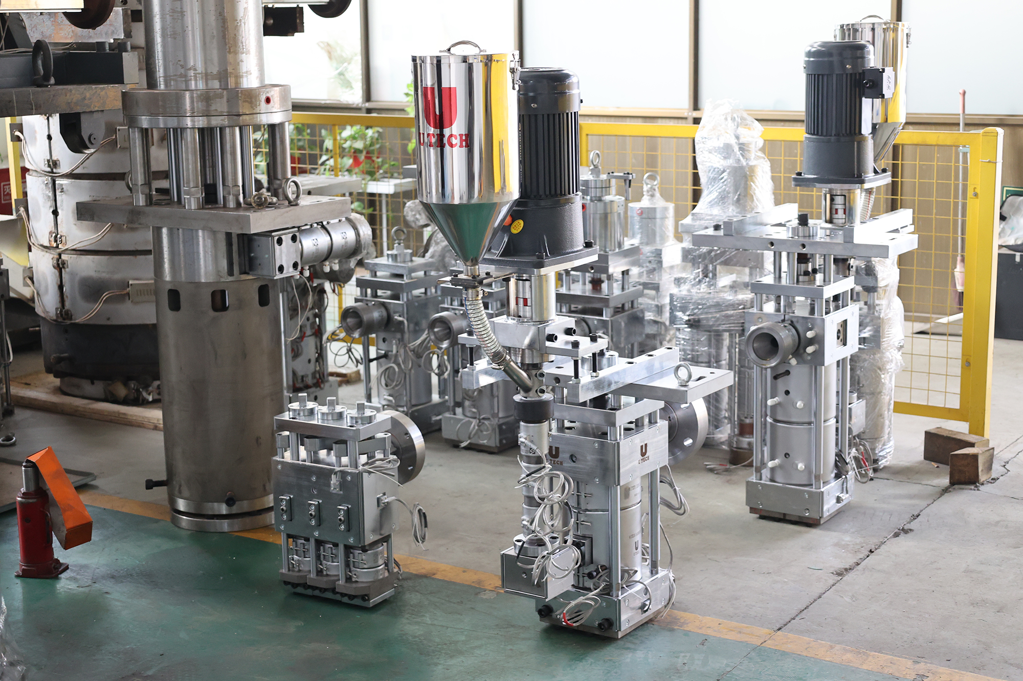 1L 2L 5L Bottle Single Double Cavity Monolayer Continuous Type Extrusion Blow Molding Machine Die Head