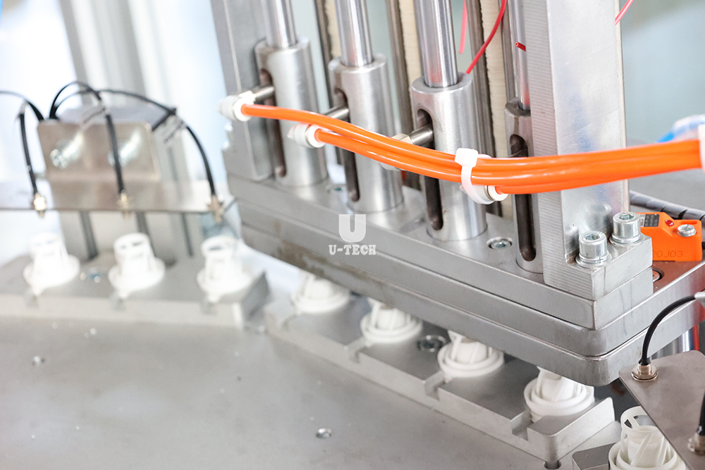 Automatic high speed silica gel desiccant tablet cap assembly machine