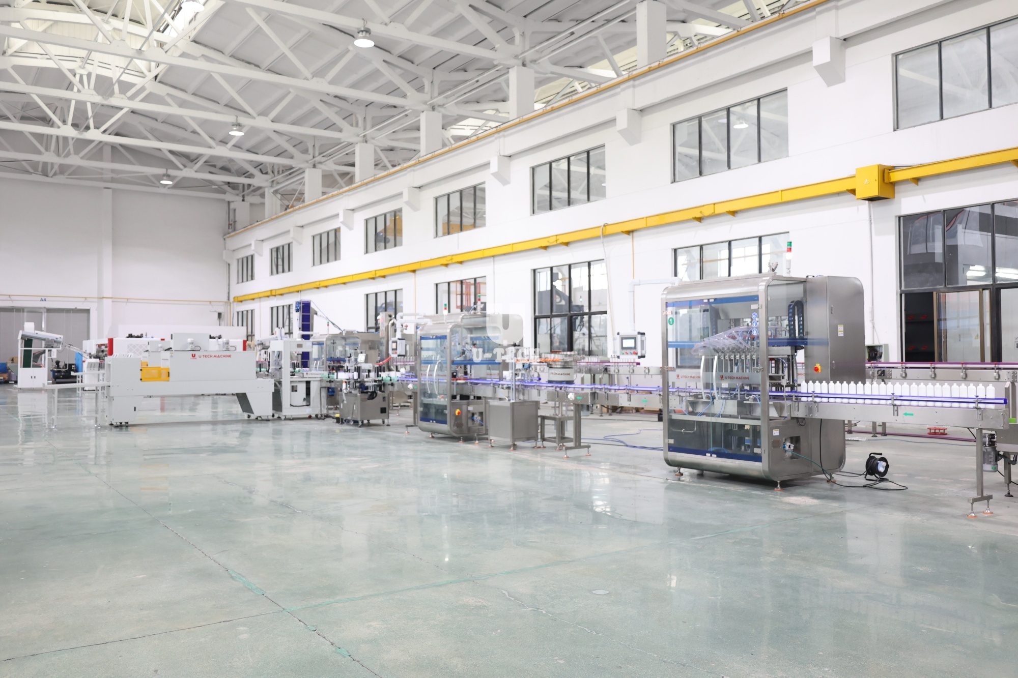 Small Liquid Pet PP Bottle Automatic Linear Filling Machine Easy To Operate with PLC And Pump for Oil