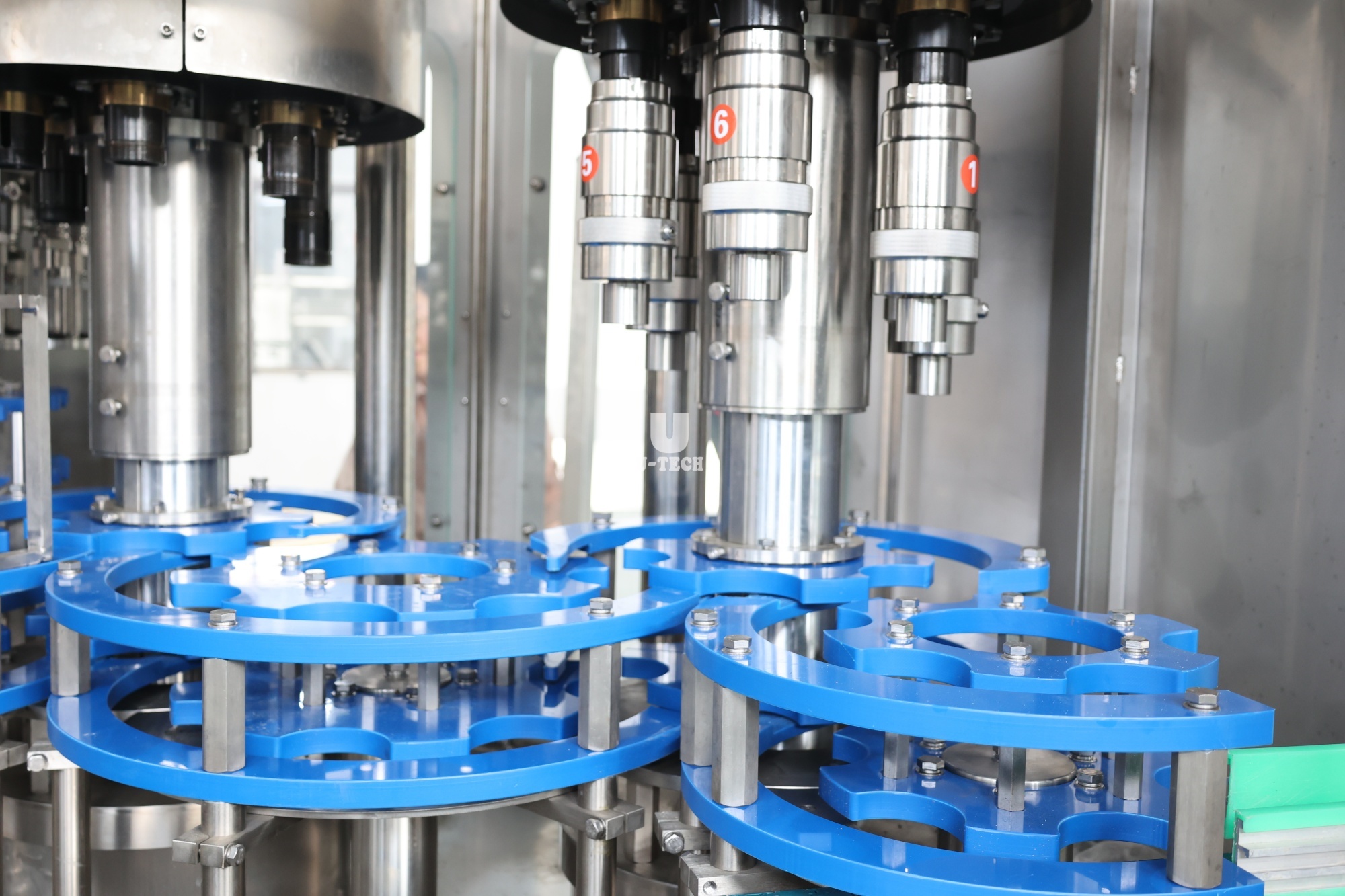 Stainless Steel Body Glass Bottle Sauce Beer Wine Juice Carbonated Beverage Filling Machine Price