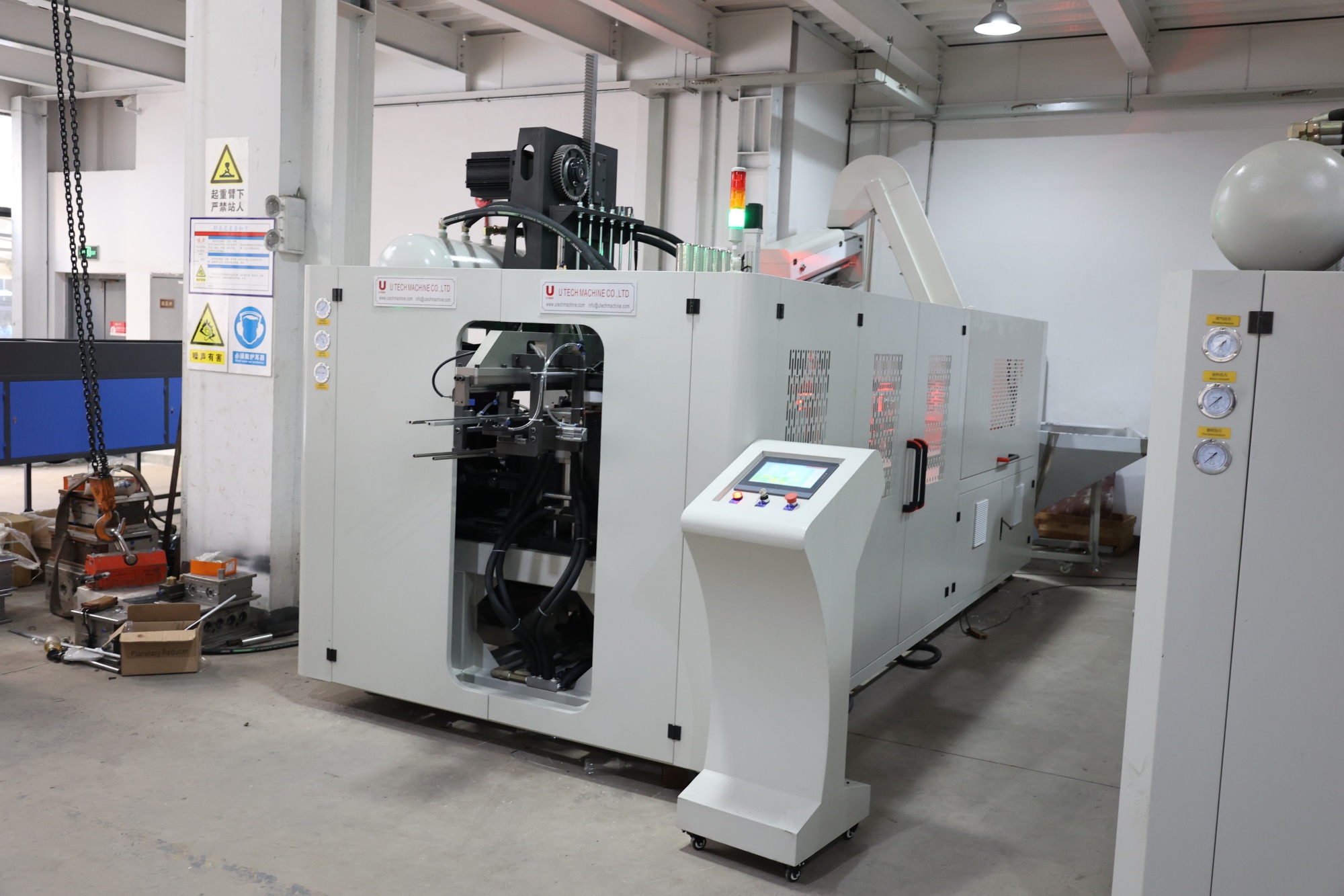 6 Cavities Varying Pitch 12000BPH Automatic Pet Bottle Blow Moulding Machine