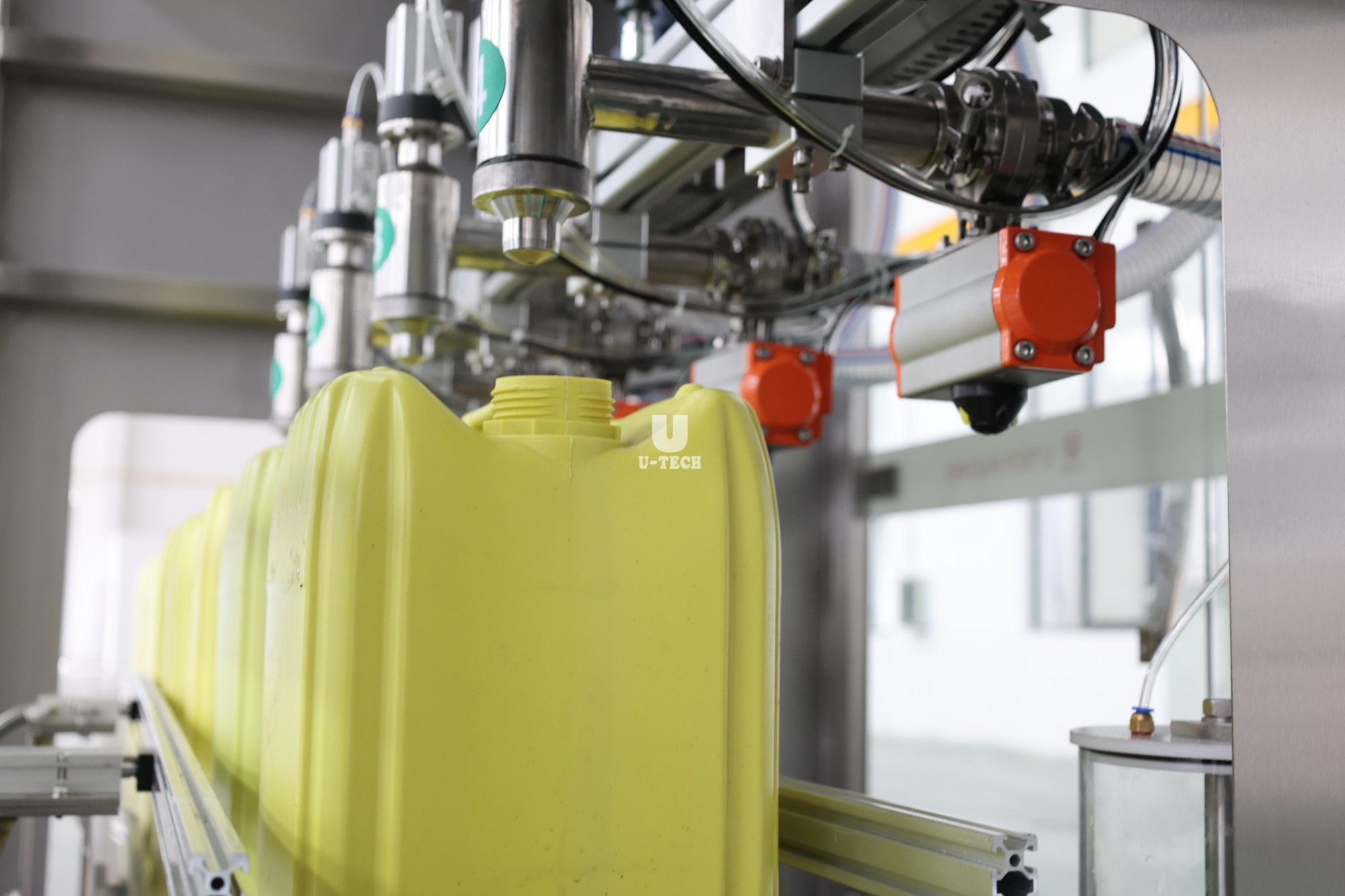Automatic Linear Type Inner Outer Cap Cooking Edible Food Oil 20L Drum Filling Capping Machine Production Line