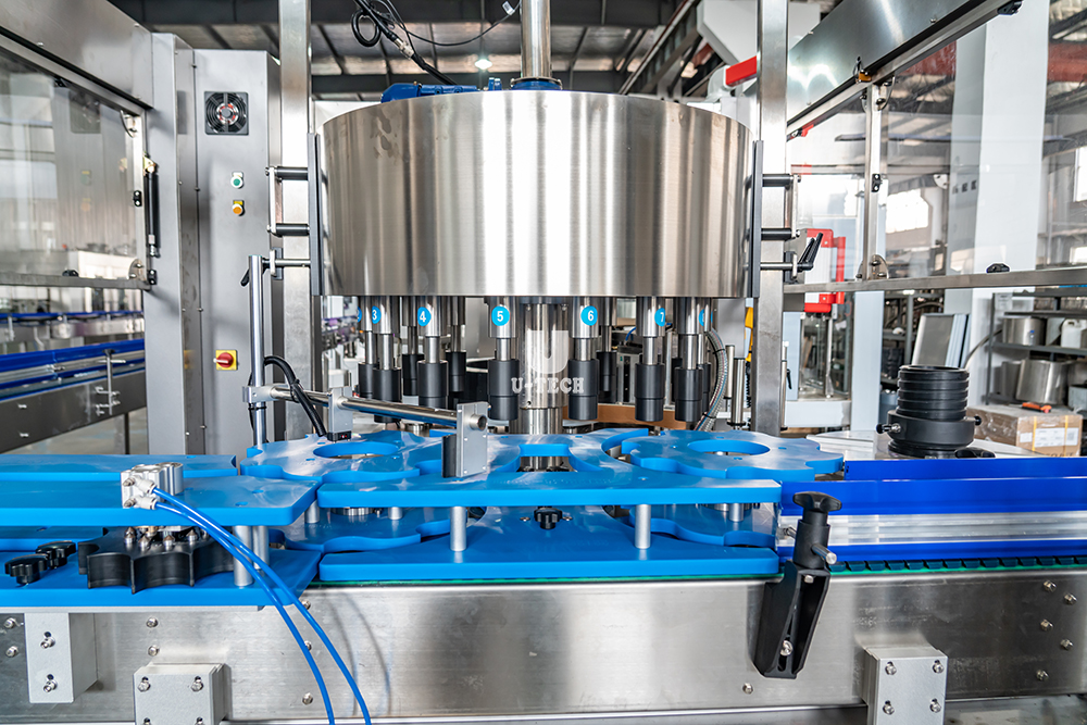 U TECH Automatic High Speed Rotary Type PET Glass Bottle BOPP OPP Hot Glue Labeling Machine