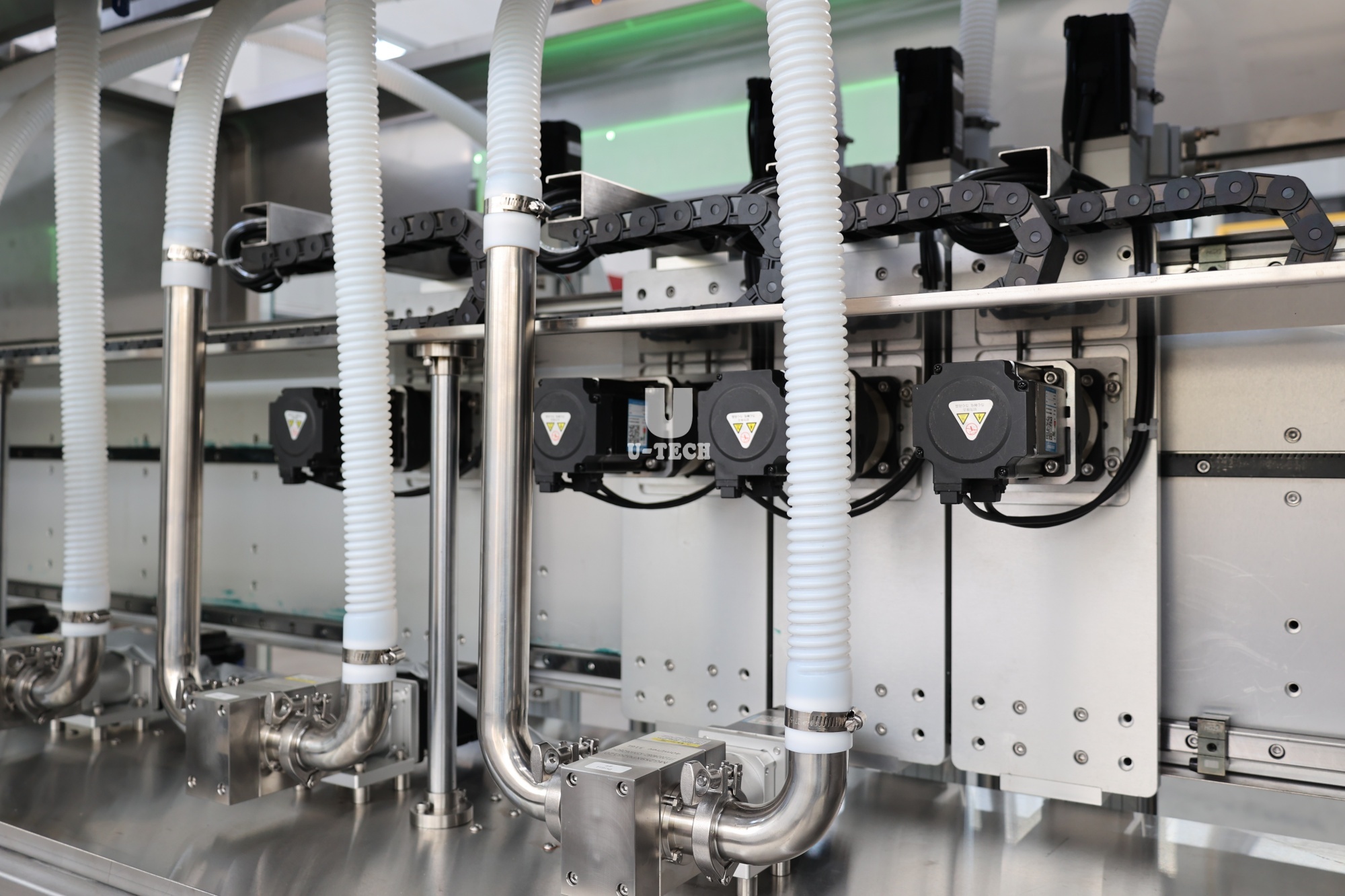 5L 20L Automatic Linear Servo Type Liquid Shampoo Soap Engine Oil Filling Bottling And Capping Labeling Machine Line