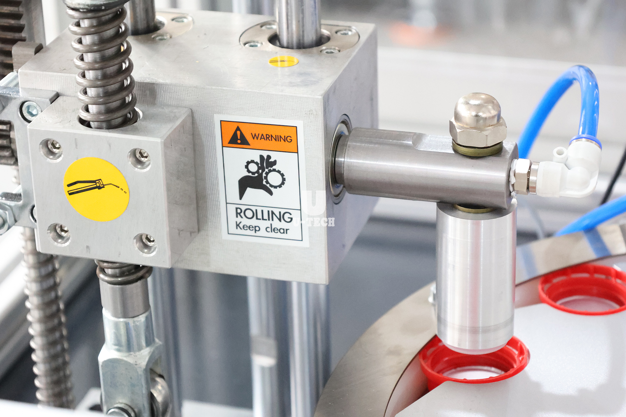 Fully Automatic High Speed Lube Engine Oil Jerrycan Plastic Bottle Cap Lining Machine