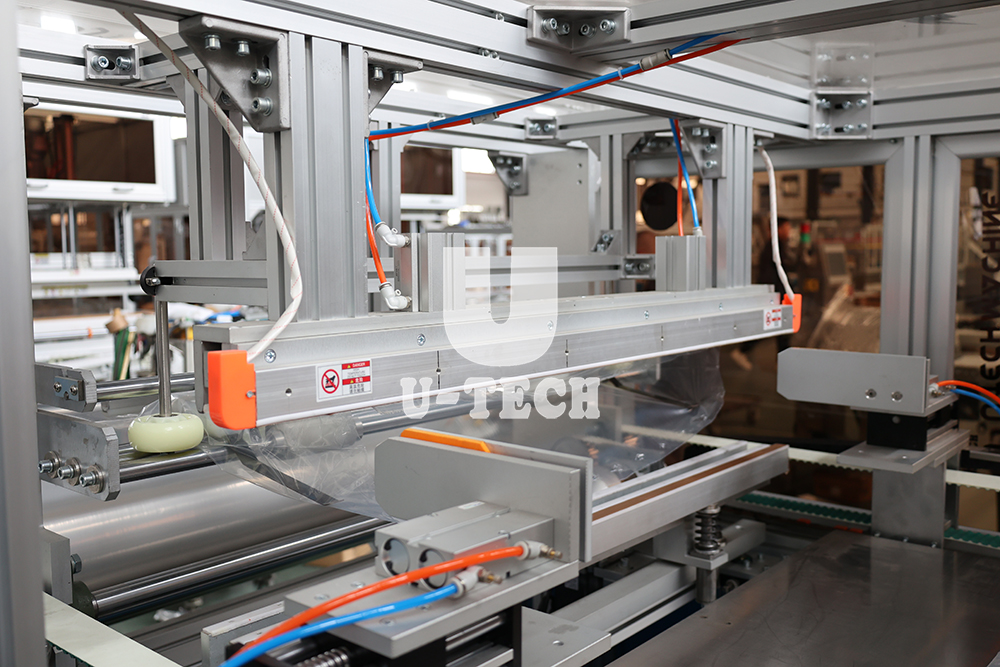 Full Automatic PE PP PC HDPE Lube Oil Jerrycan Plastic Empty Bottle Bag Packing Machine