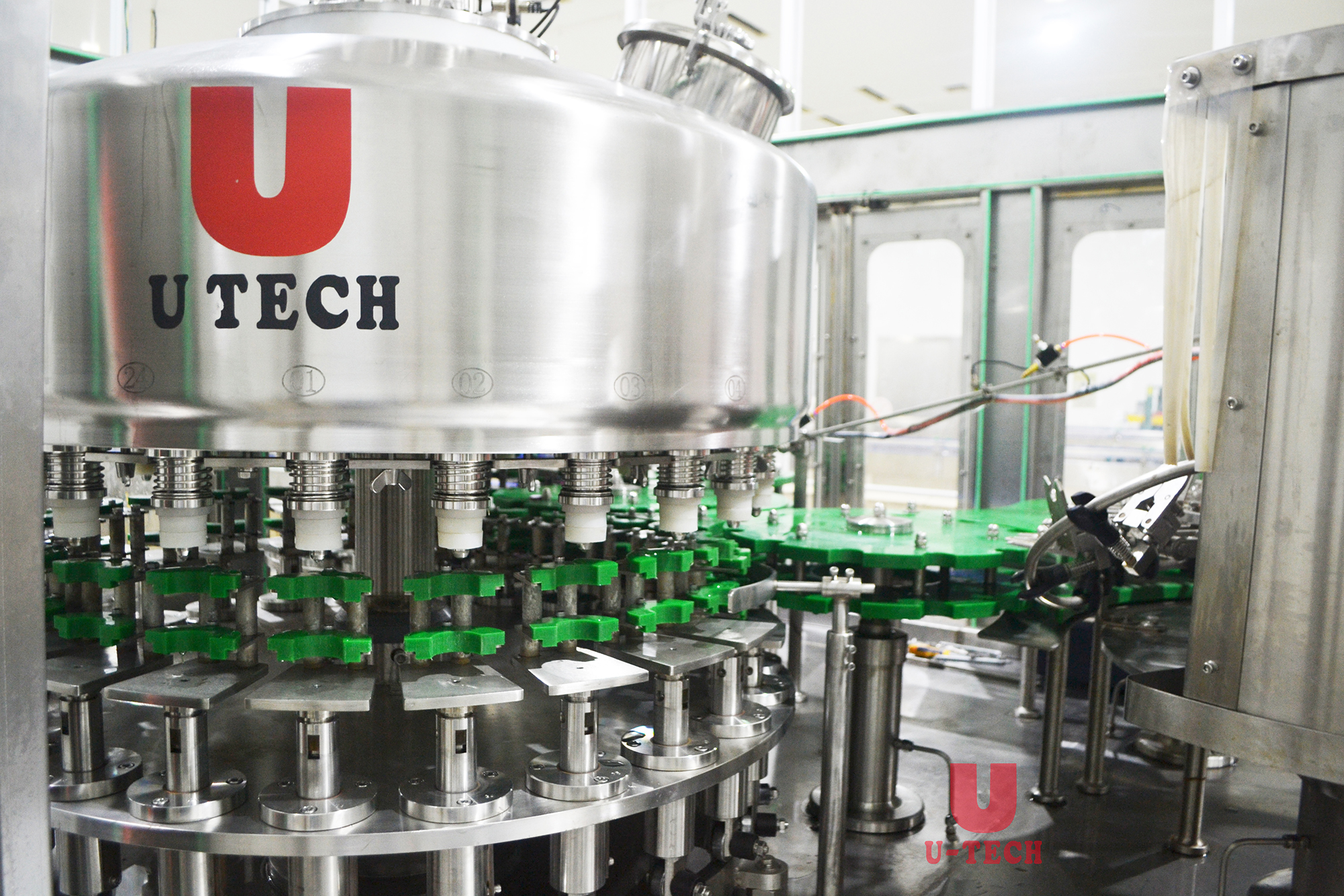 Automatic PP Plastic Bottle Fruit Litchi Juice Filling Aluminum Foil Sealing Machine Production Line