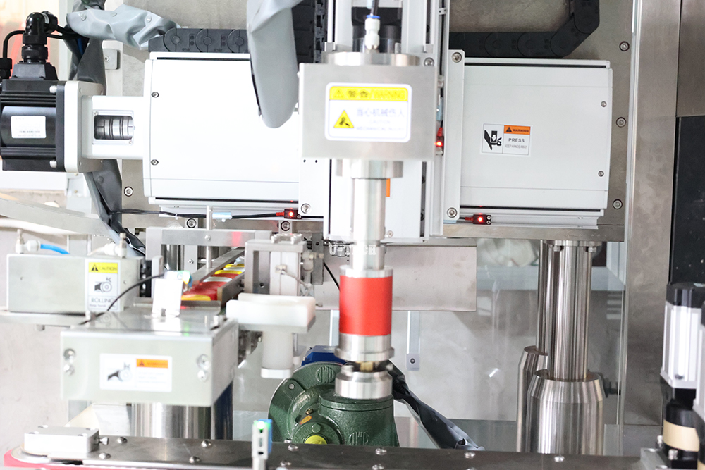 Automatic Liquid Chemical Daily Use Product Servo Shampoo Sauce Motor Lube Oil Linear Piston Filling Machine