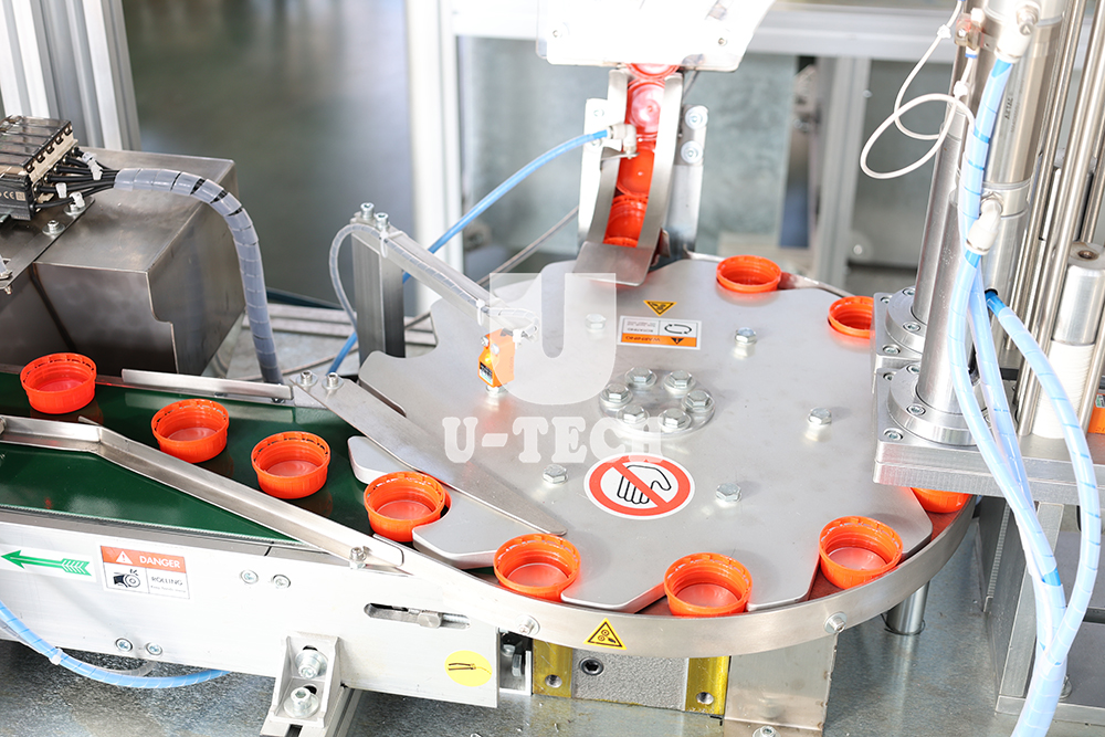 High Speed Gallon Engine Oil Jerrycan Jar Drum Plastic Bottle Cap Lining Wadding Inserting Machine