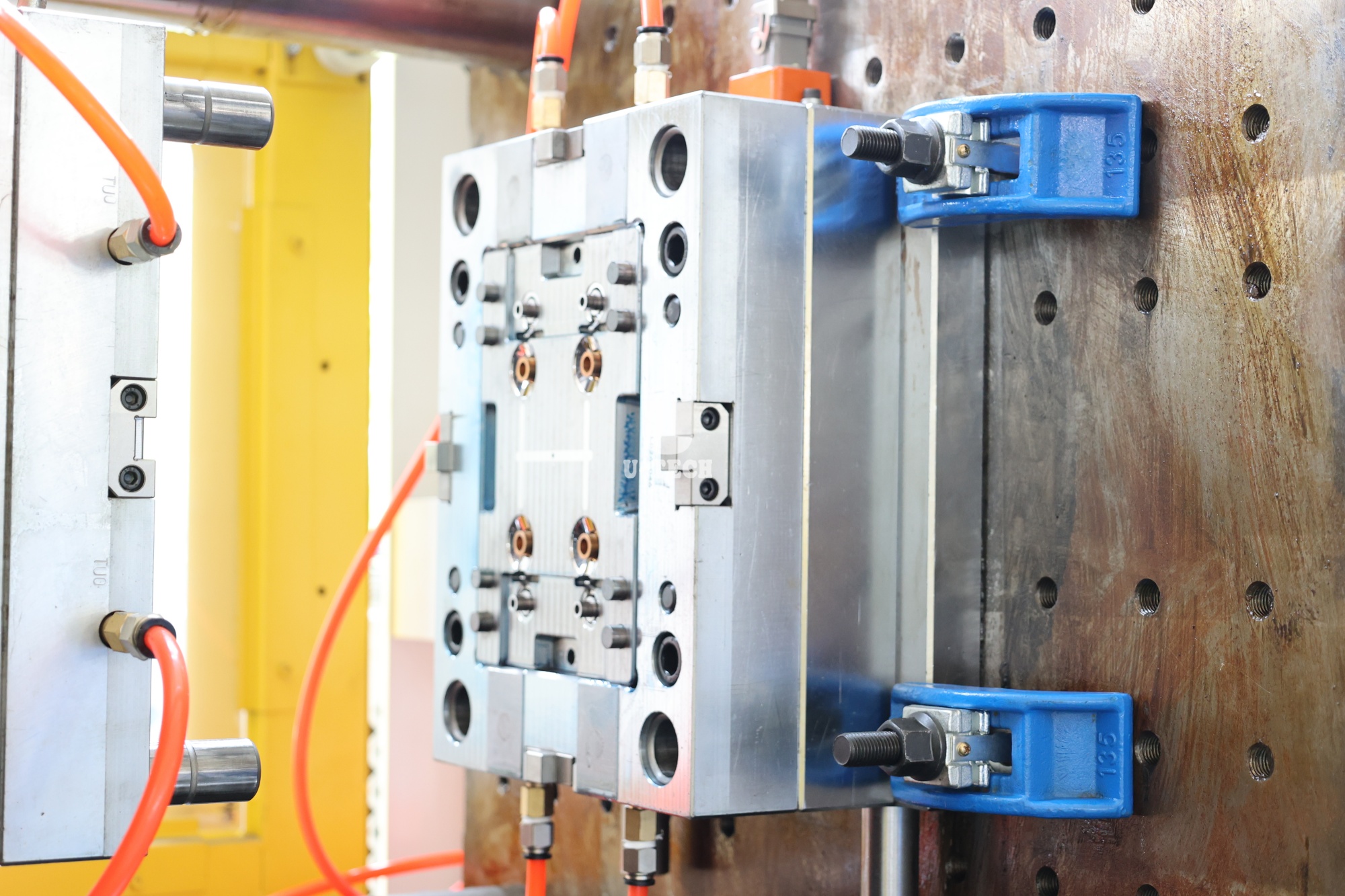 High Speed Plastic Cap Injection Molding Machine for Water Bottle Cover Production with High Precision Servo System