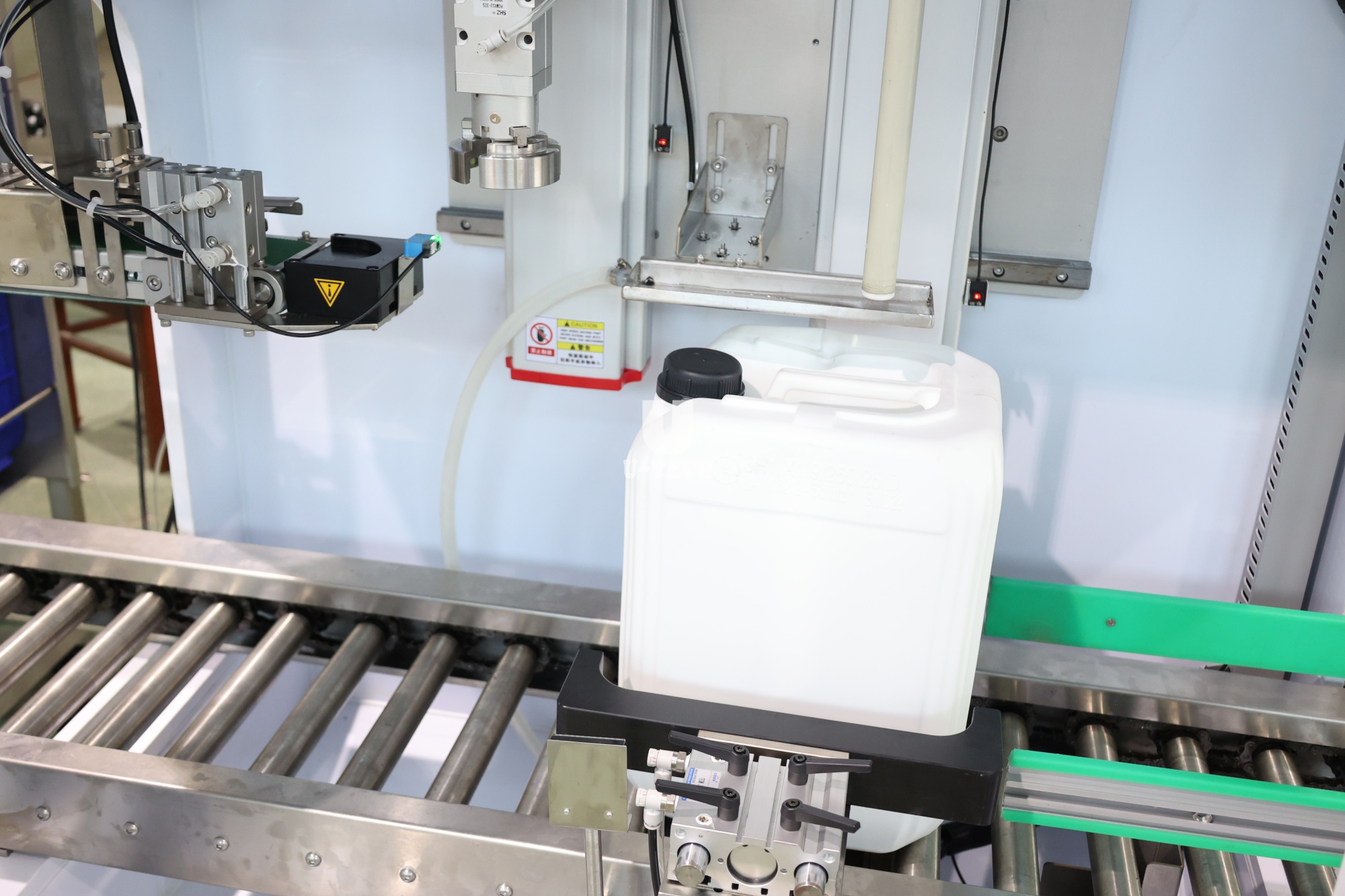 5L 20L Servo Anti Corrosion Linear Filling Machine