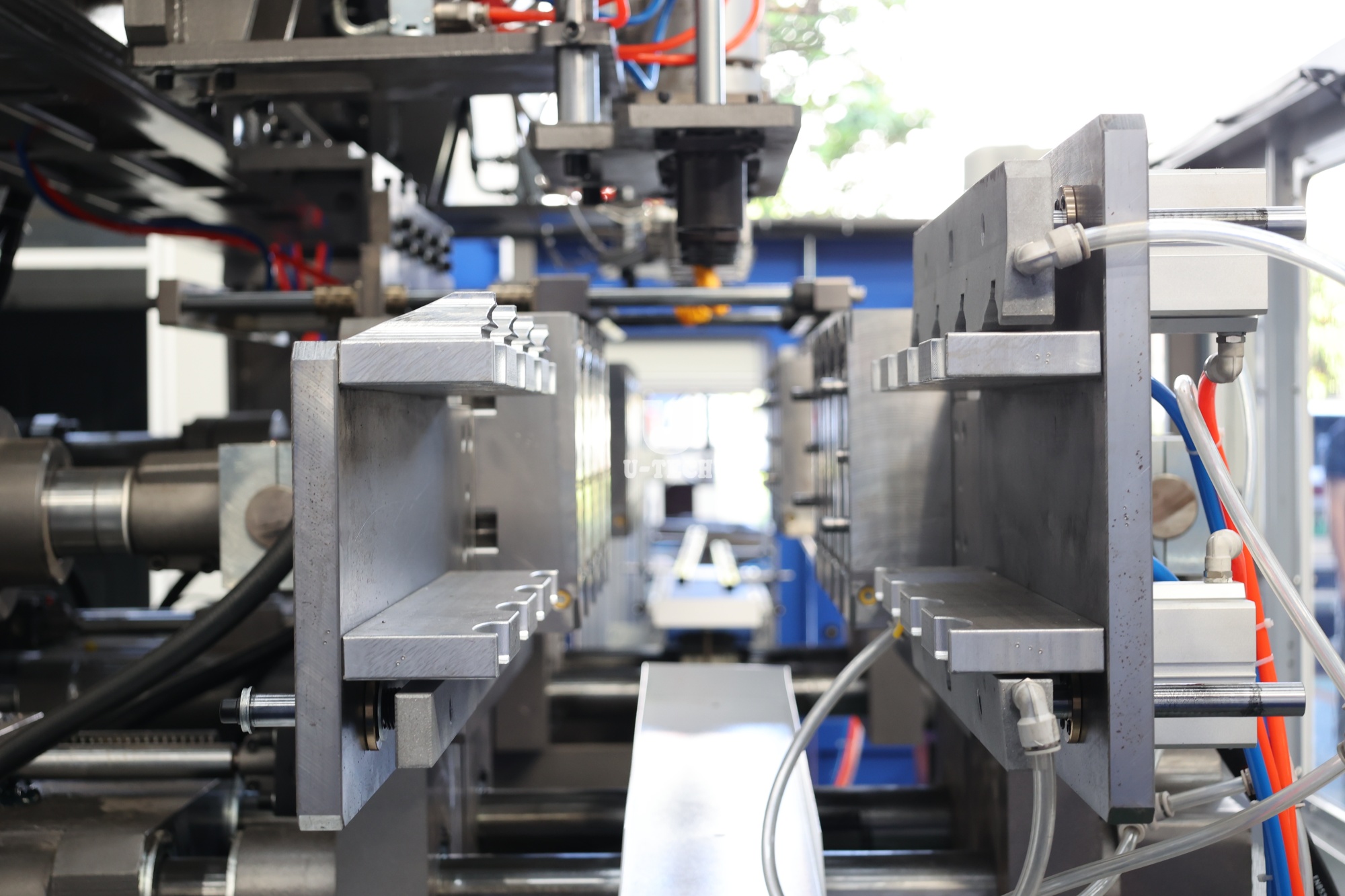 2 Cavities 3L 5L Jerrycan Liquid Laundry Detergent Chemical Bottle Double Station Extrusion Blow Moulding Machine